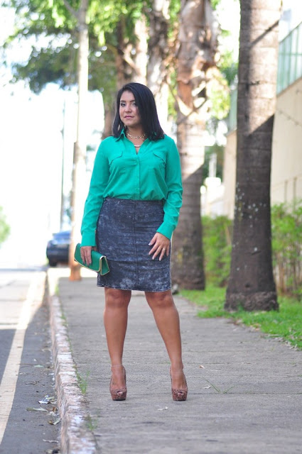 Camisa Verde + Saia Lápis Jeans