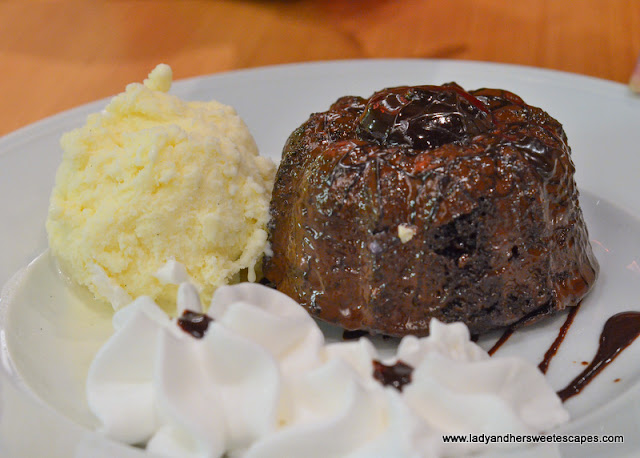 Mikel molten chocolate cake