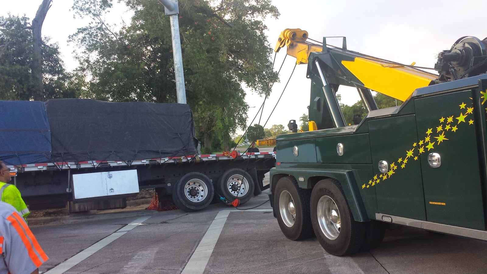 18 Wheeler Small Car limo Flatbed Towing Houston,7135542111