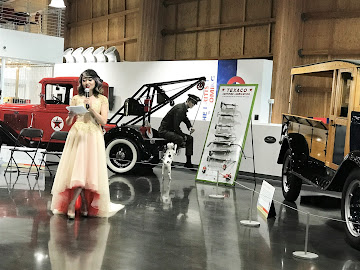LeMay Car Museum: High Couture Fashion Meets Exotic Car Runway - Read more »