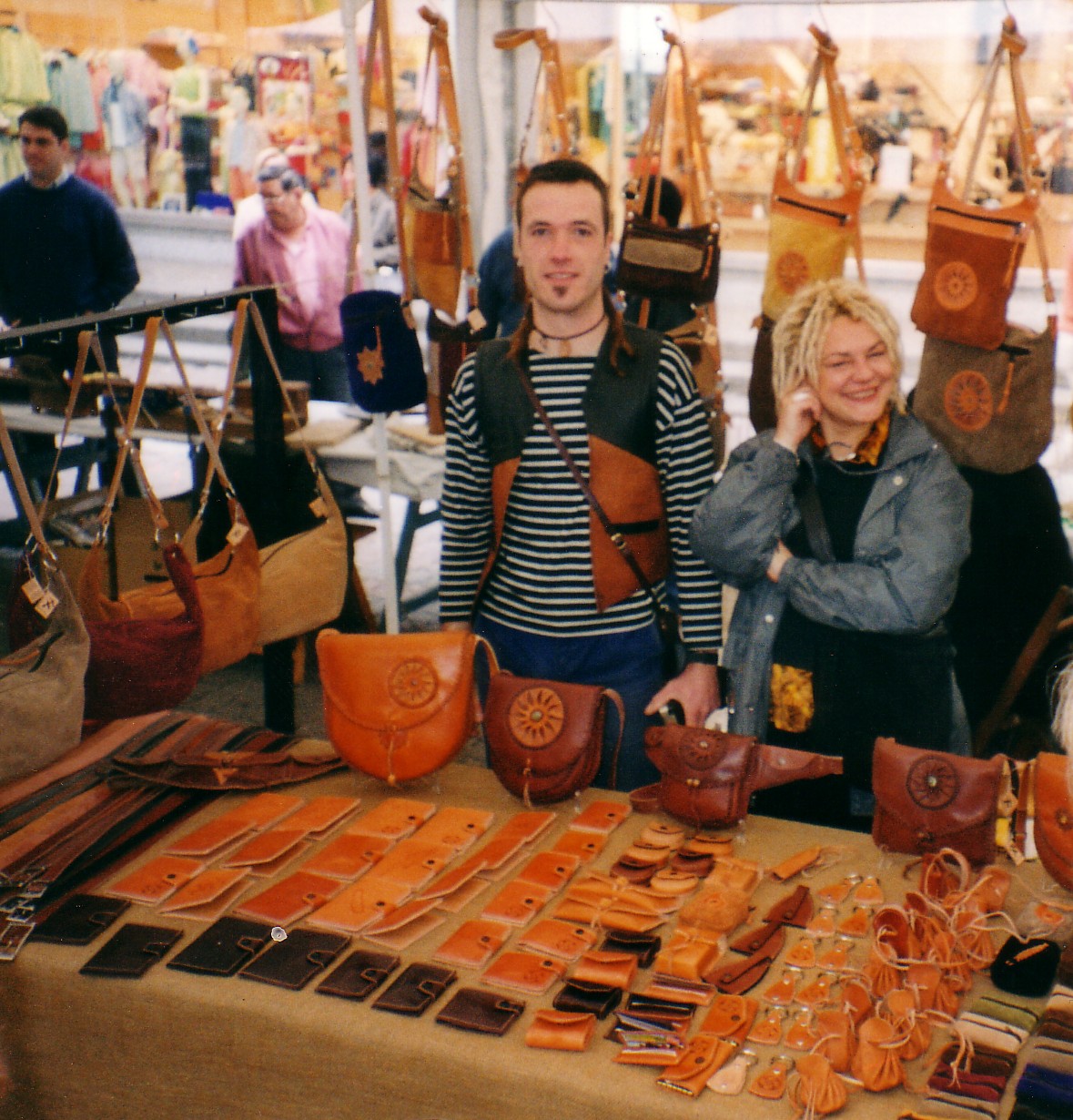 E-MENDI artelanak -artisau #larrugintza# #errementeria# #eskultura# En Mayo Euskal Jaia en Eibar.