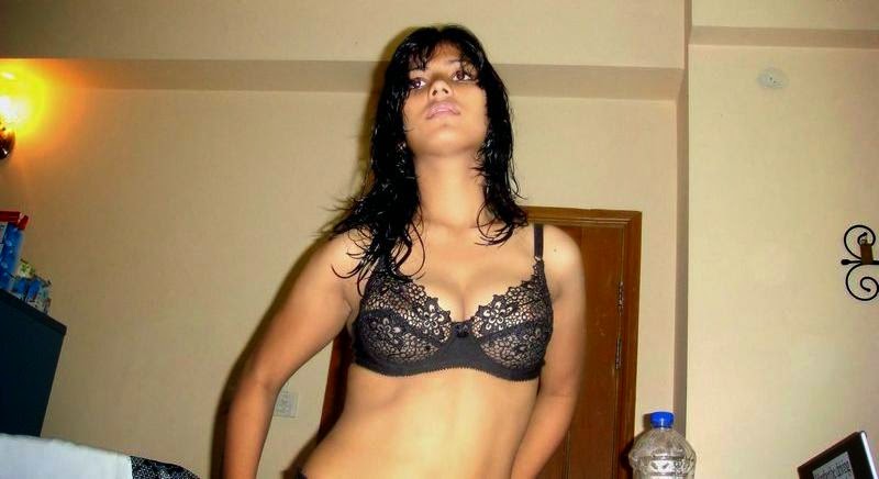 Desi Girls And Aunties Hot And Sexy Pictures Desi In Bra Collection 15