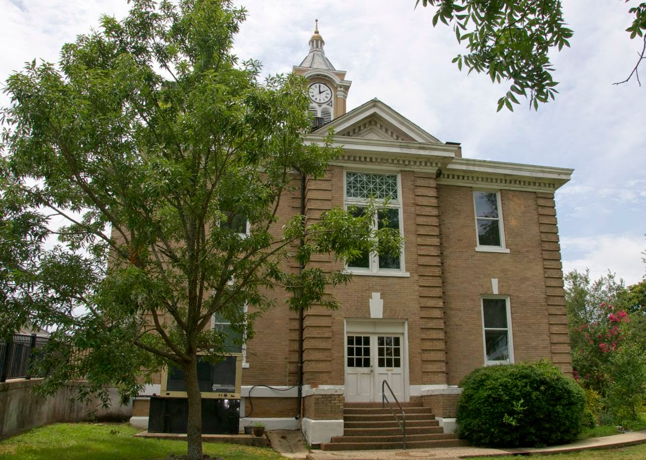 Suzassippi's Lottabusha County Chronicles Cleveland County Courthouse