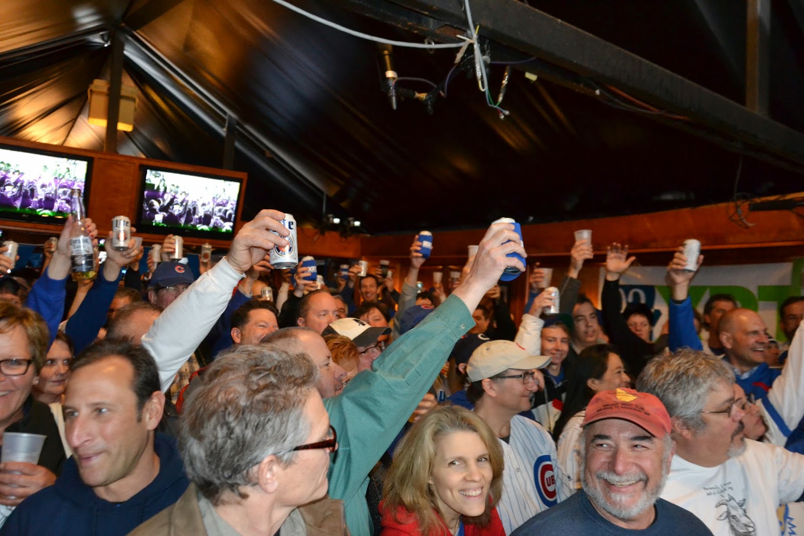 PHILINPHLASH NEWS PHLASH CHICAGO 2014 CUBS BROADCASTER SINGS A