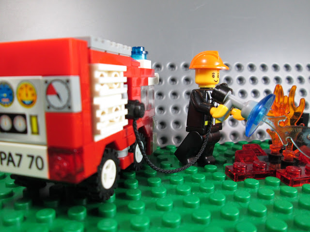 MOC LEGO em homenagem ao esforço dos bombeiros portugueses no combate aos fogos florestais