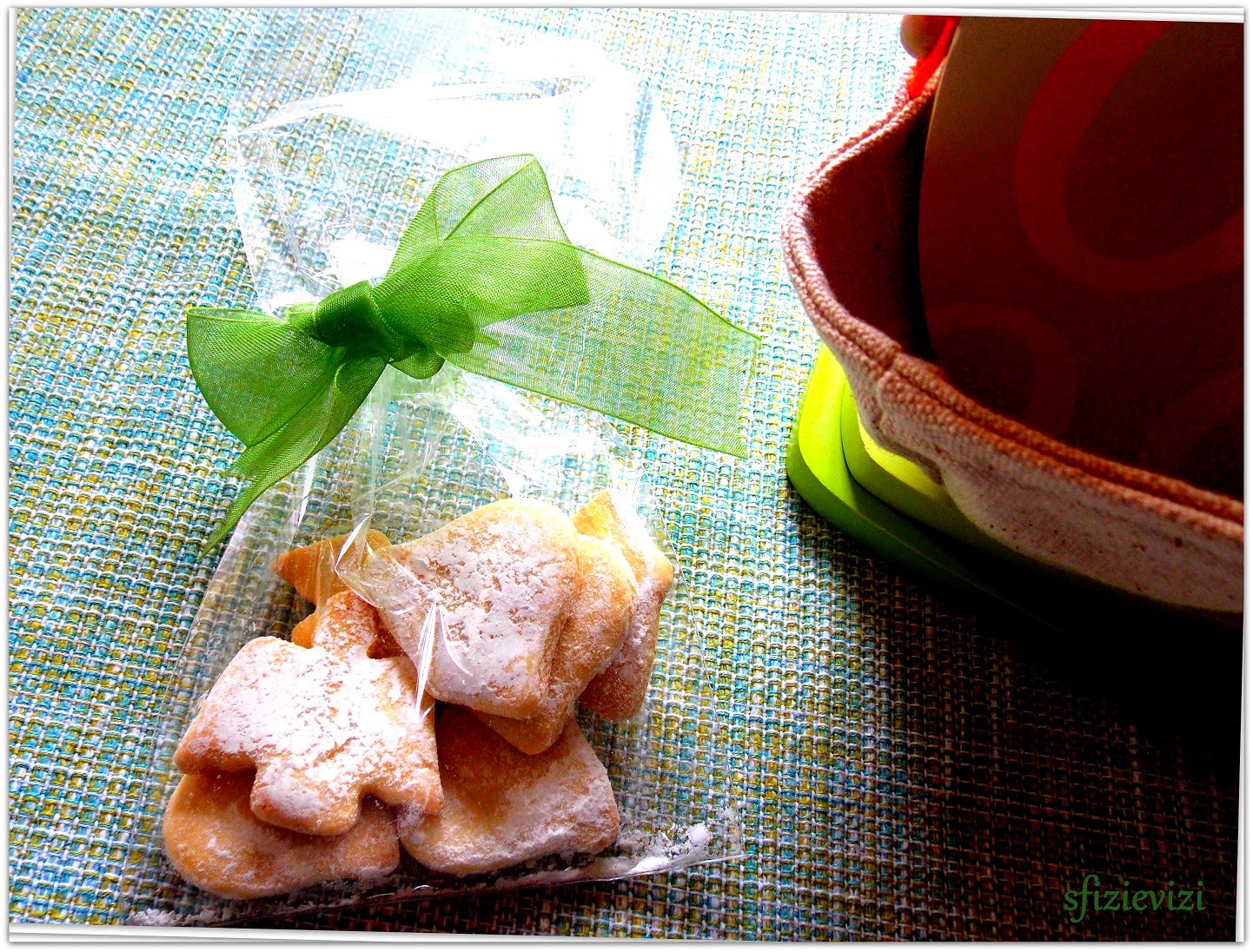 biscotti friabilissimi (ricetta con amido e senza latticini) a tema pasquale  e un'idea  per pasqua 