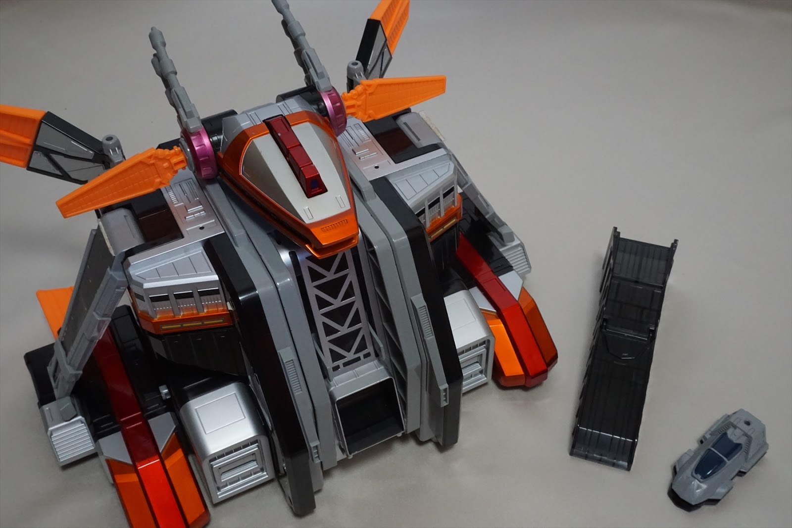取寄商品 ウルトラマンメビウス ガイズマシンシリーズDX フェニックス