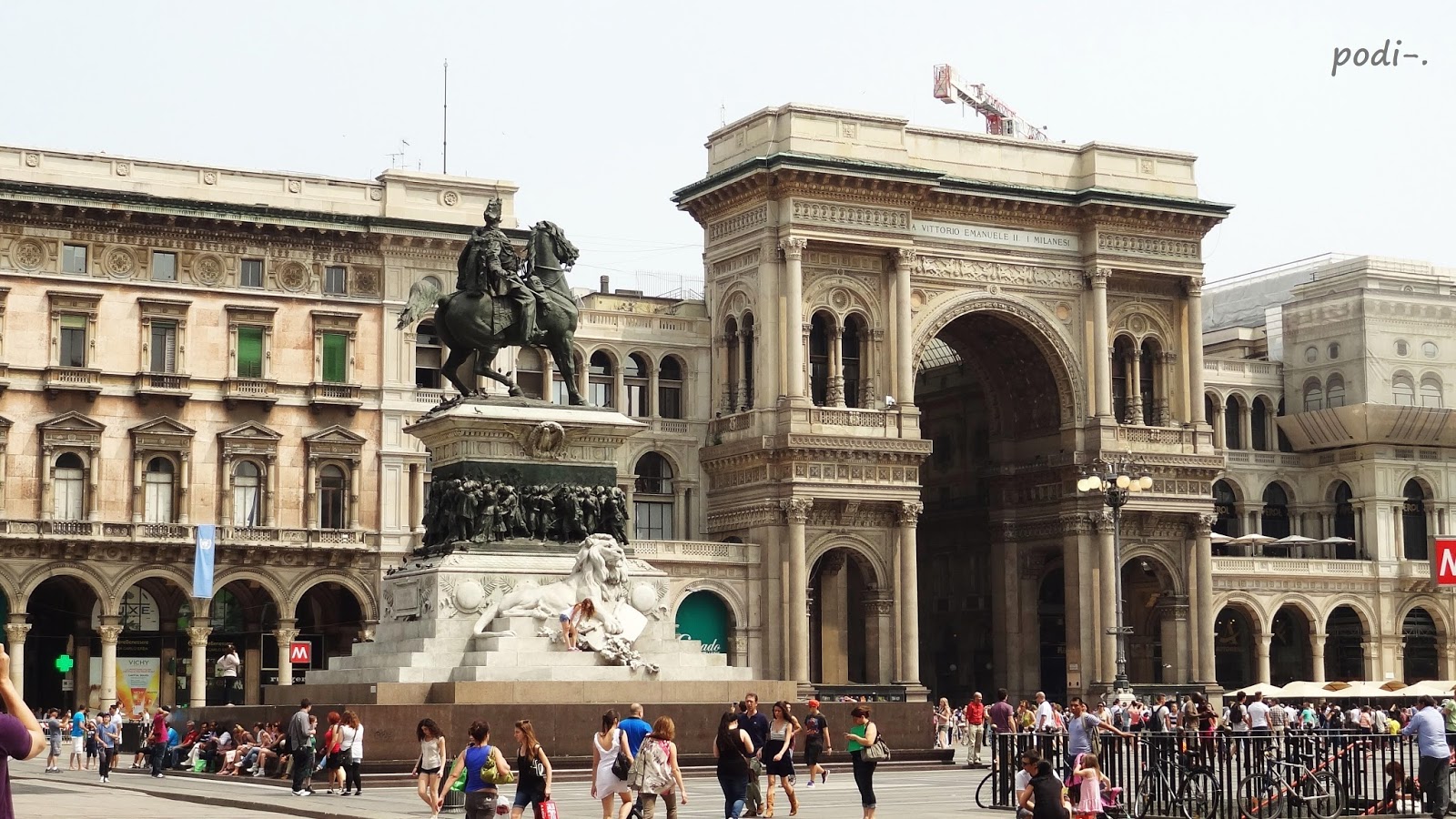 Milano, Duomo, Vittorio Emanuele II, Gallerie, monumento