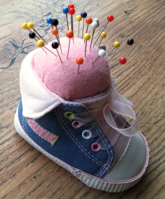 How+to+make+a+pincushion+from+baby+shoe