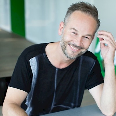 геза шон. геза шоен молекула. геза шон дата рождения. геза шон фото. эдвард шоен.