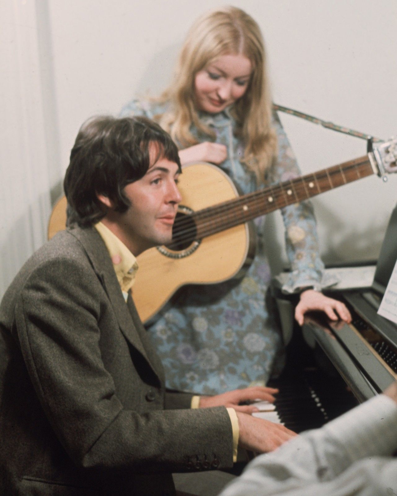 The Glass Onion Beatles Journal Vintage pic Paul McCartney and Mary