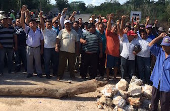 Rebelión Maya: Carlos Joaquín les miente y manda granaderos a JMM; bloqueo carretero en Sabán