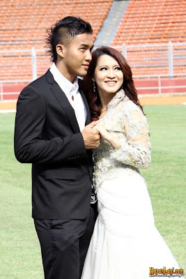 Pre-wedding Okie Agustina dan Gunawan Dwi Cahyo di GBK