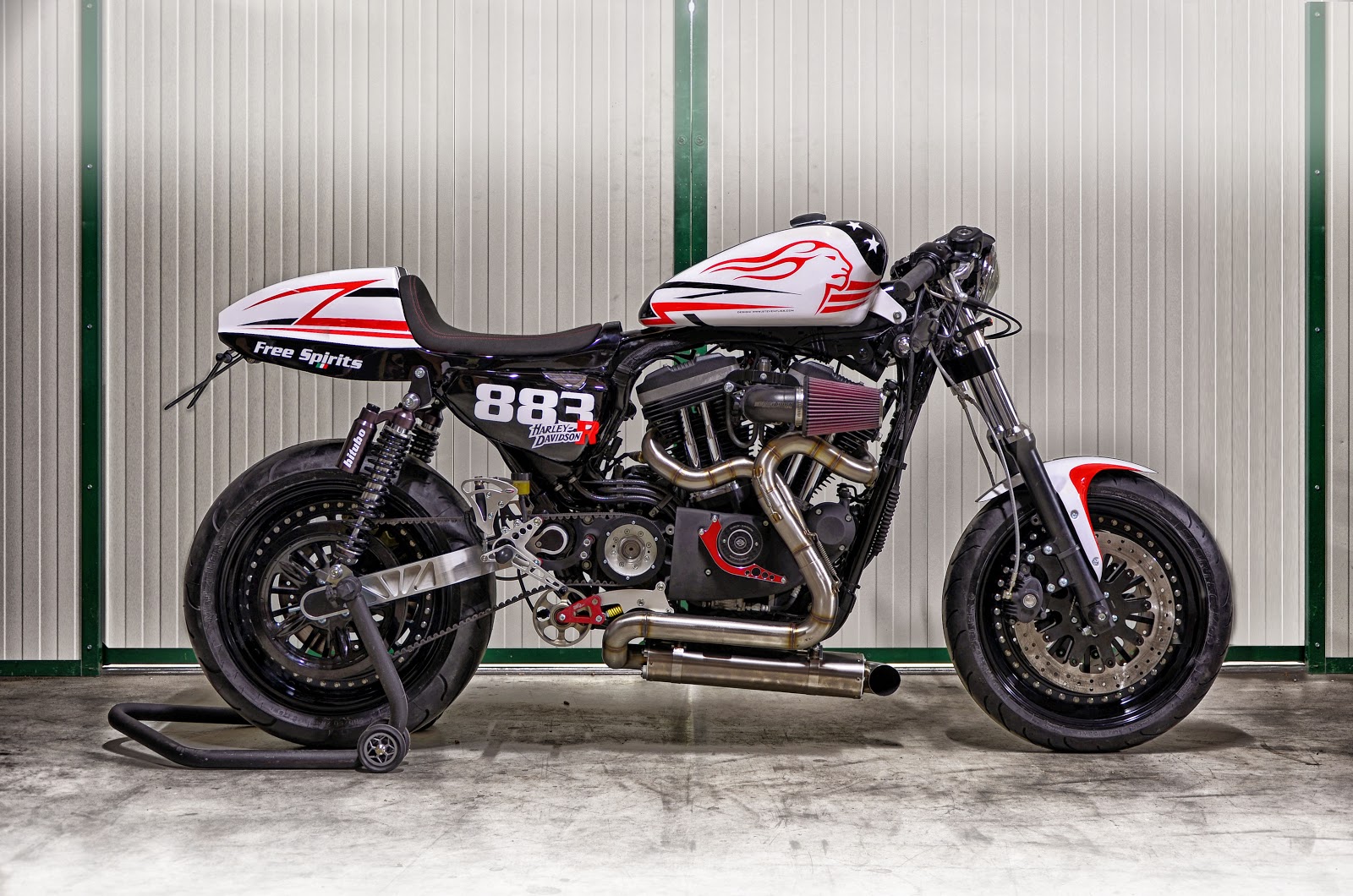 DUECILINDRI: Sportster 883R FreeSpirits