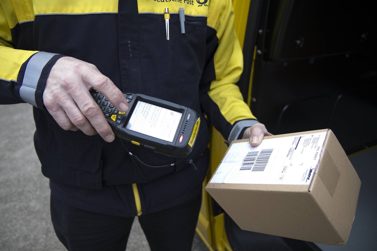 bis wieviel uhr liefert dhl woodenbild )