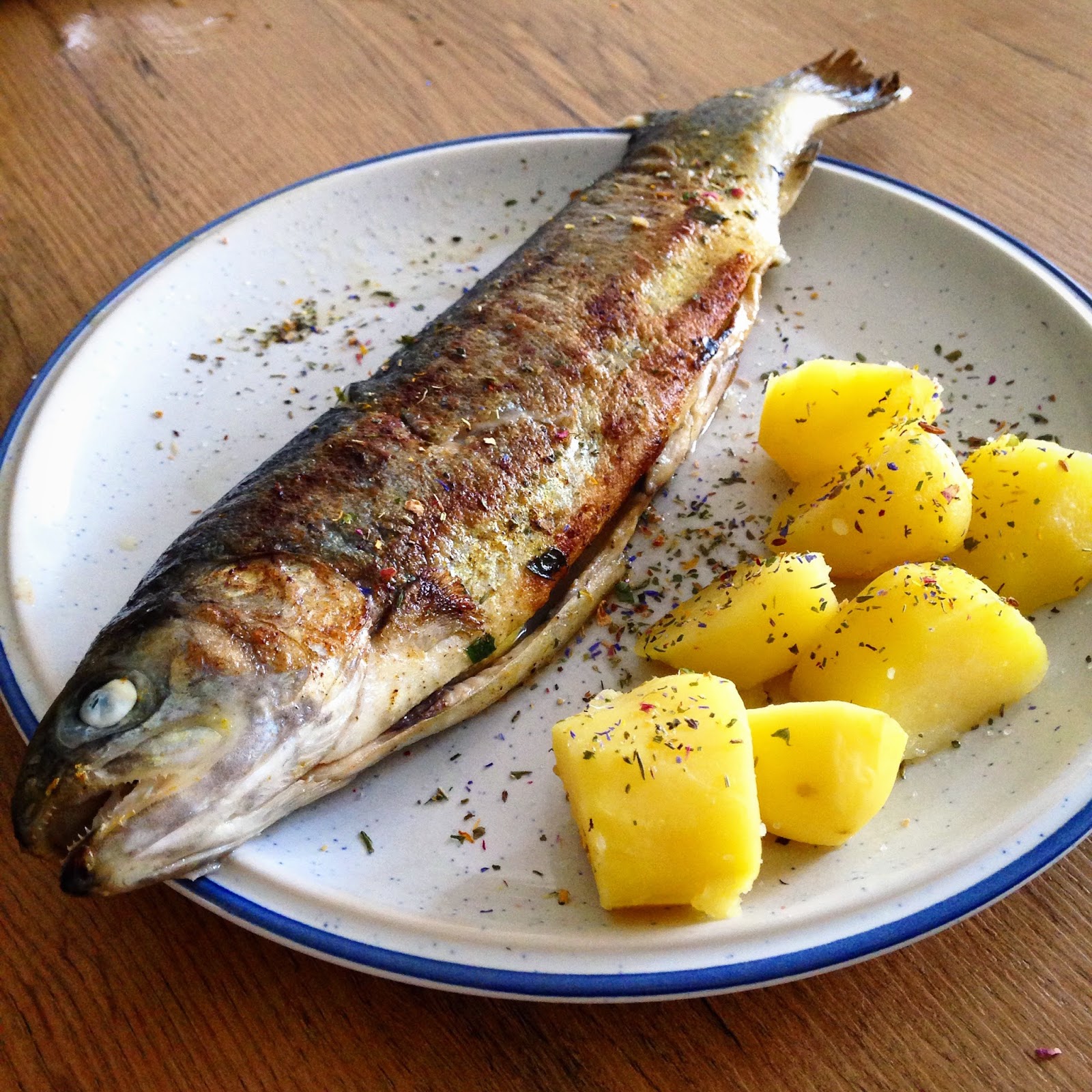Always Eat With Joy: Gebratene Forelle mit Gewürzkartoffeln / Roasted ...