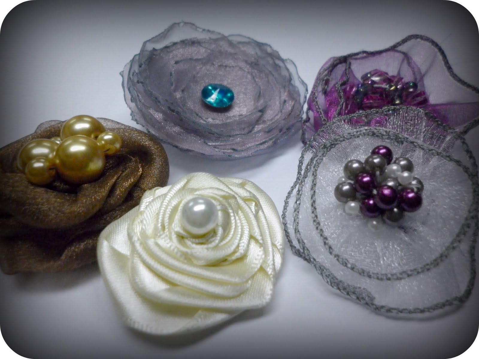Qagum: Ribbon & Organza Flower