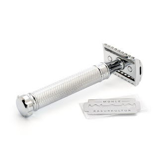 Rasoir de sécurité Mühle R41 rasoir-coupe-chou, rasoir-coupe-choux, rasoir-droit, rasoir-western, rasoir-cowboy, rasoir-old-school, rasoir-sabre, rasoir-de-sécurité, rasoir-de-sureté, rasoir-securité, rasoir-sécurité, rasoir-papillon, du-dessin-aux-podiums, dudessinauxpodiums, barbe, prendre-soin-barbe, rasoir-barbe, rasoir-hipster, tendance-barbe, rasoir-lame-interchangeables, lames-rasoir, rasoir-armée, rasoir-marine, kit-barbe, rasage