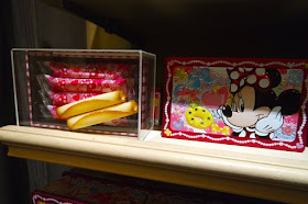 Minnie Mouse Vanilla Roll Cookie at Tokyo Disneysea