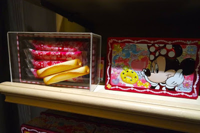 Minnie Mouse Vanilla Roll Cookie at Tokyo Disneysea