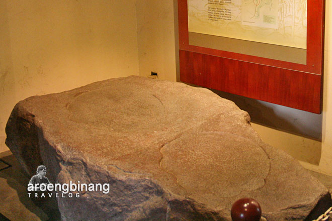 prasasti tapak gajah museum fatahillah jakarta