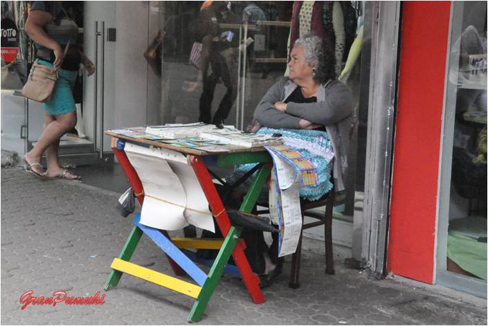 Blog Viajes Costa Rica, San José La avenida Central de San Jose de Costa Rica está llena de vitalidad y comercio. Pequeños puestos salpican el recorrido. Blog Viajes Costa Rica, San José