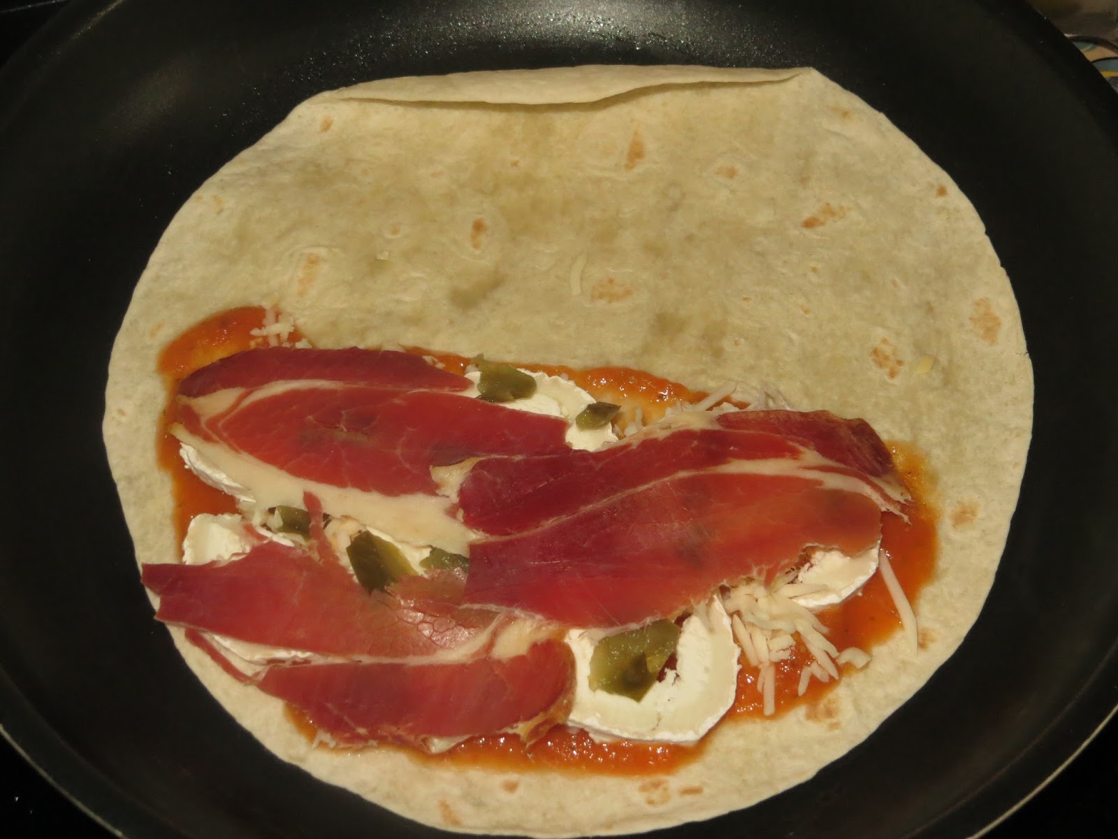 La cuchara en la maleta QUESADILLA DE JAMÓN SERRANO Y QUESO DE CABRA