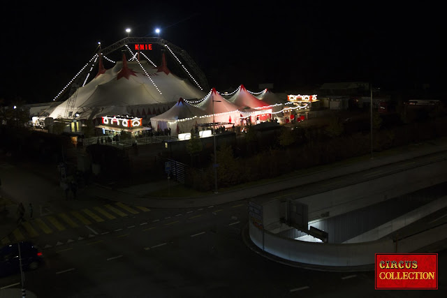 Vue panoramique du Cirque Knie sur la place de la Poya à Fribourg