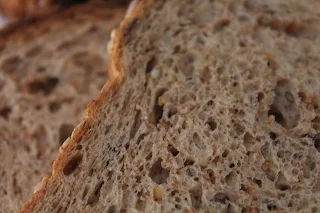 Integral e com sementes - pão fatiado, pão branco