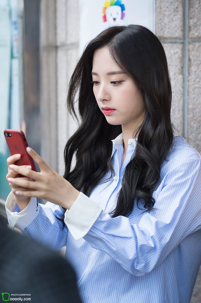 오늘자 청담동사전투표소 우주소녀.jpg | 인스티즈