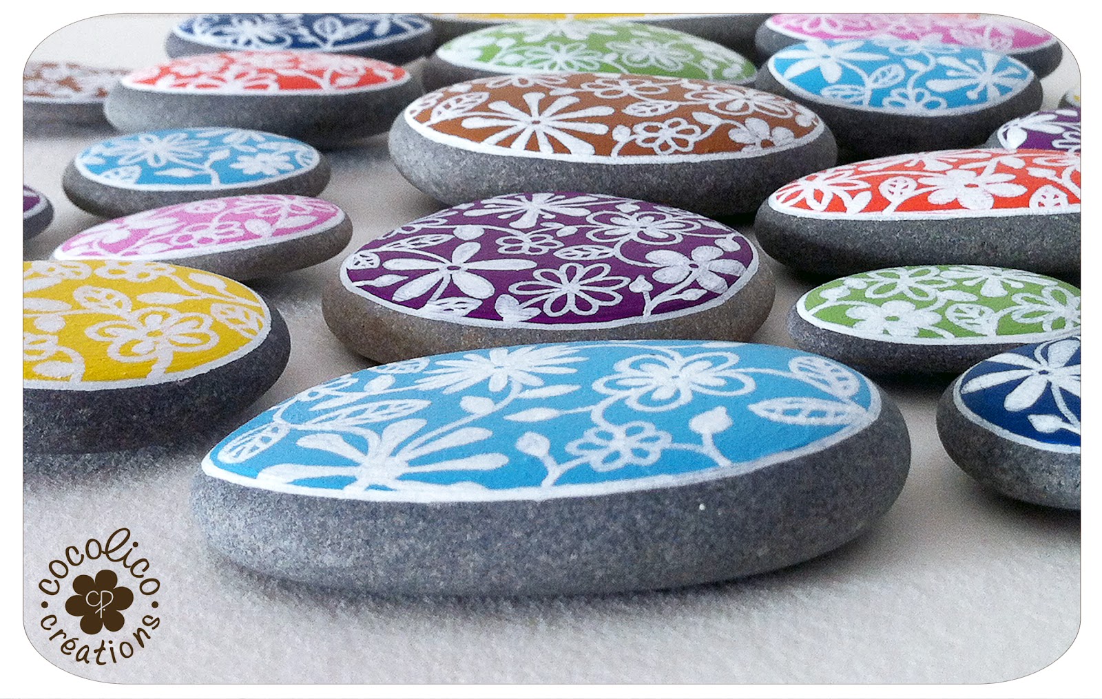 cocolicocreations Fleurs de printemps sur galets cocolicocreations Fleurs de printemps sur galets