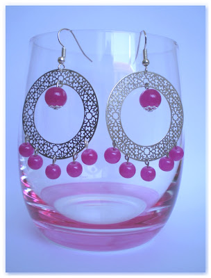 boucles d'oreilles argentées et fuchsia