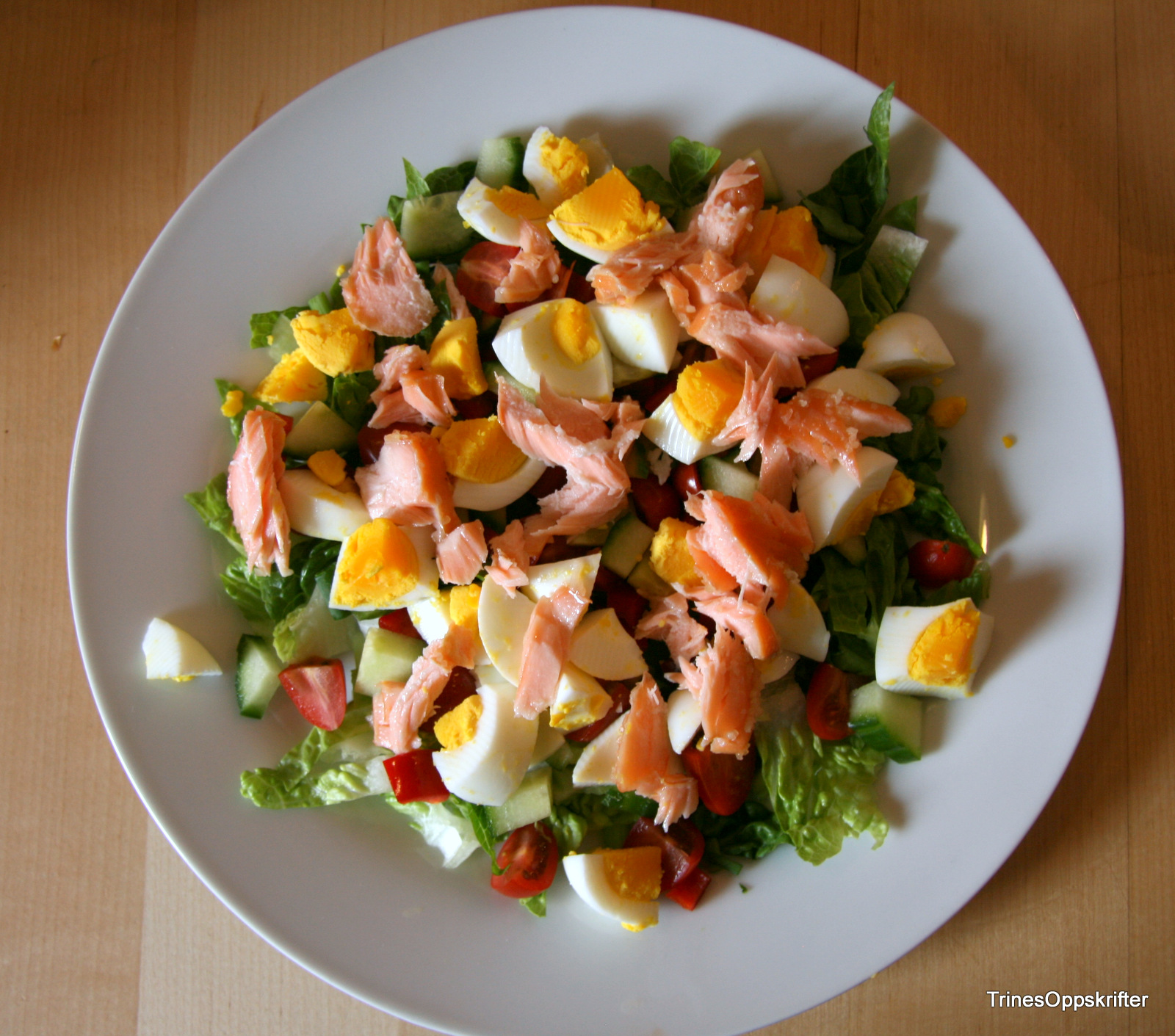 Presentasjon Av Røkelaks Salat