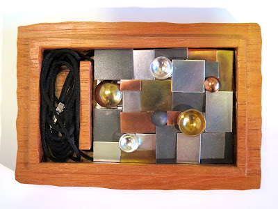 caja de madera de cedro, trabajo de artesanía de madera realizado por javier sanz peñalba. ILEX TALLA