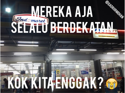 Kumpulan Meme Indomaret vs Alfamart yang Dijamin Bikin Ngakak
