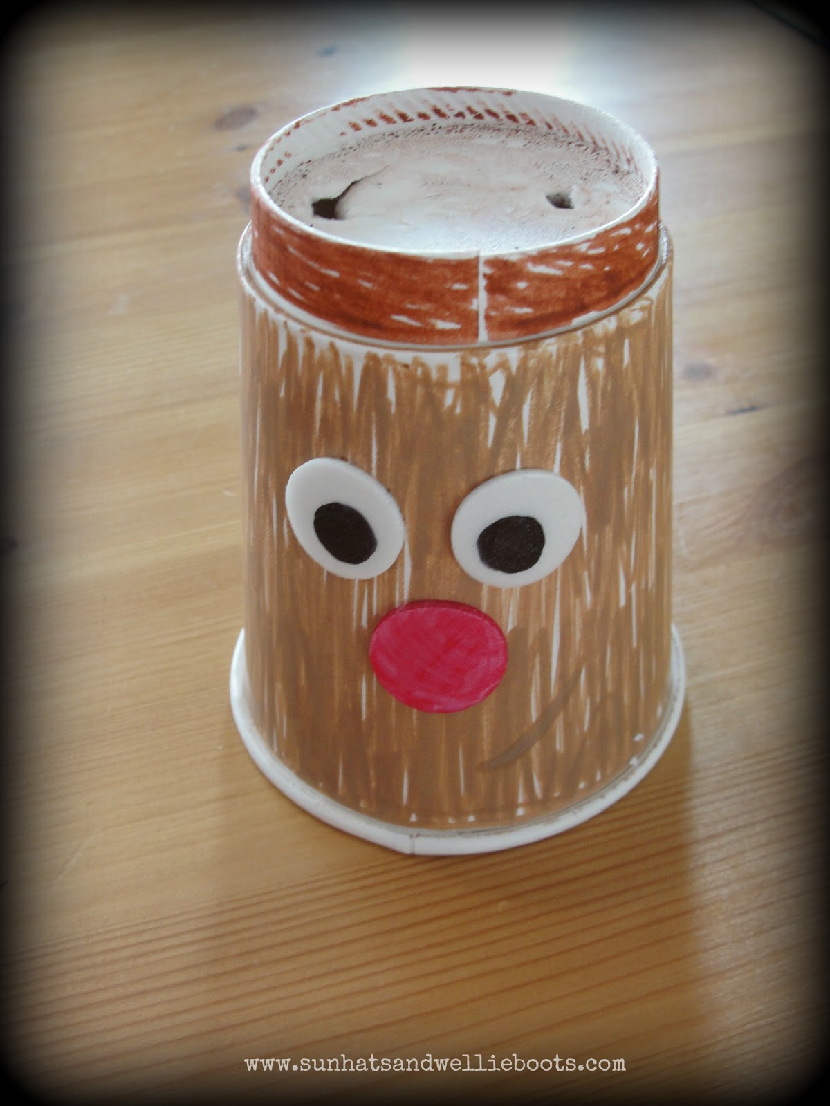 Sun Hats & Wellie Boots: Paper Cup Reindeers