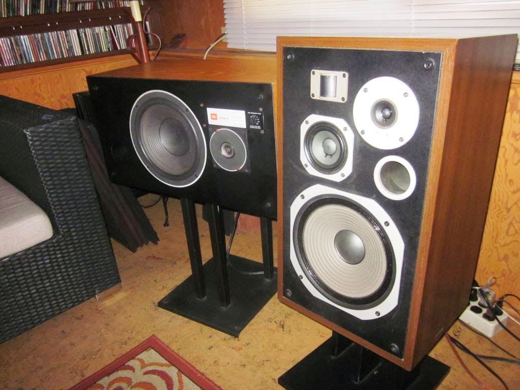 Speakerholic JBL L26 vs. Pioneer HPM60