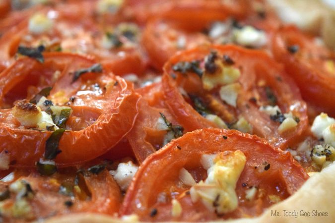 Tomato & Goat Cheese Crostata - Add a salad and you've got a nice light supper! | Ms. Toody Goo Shoes