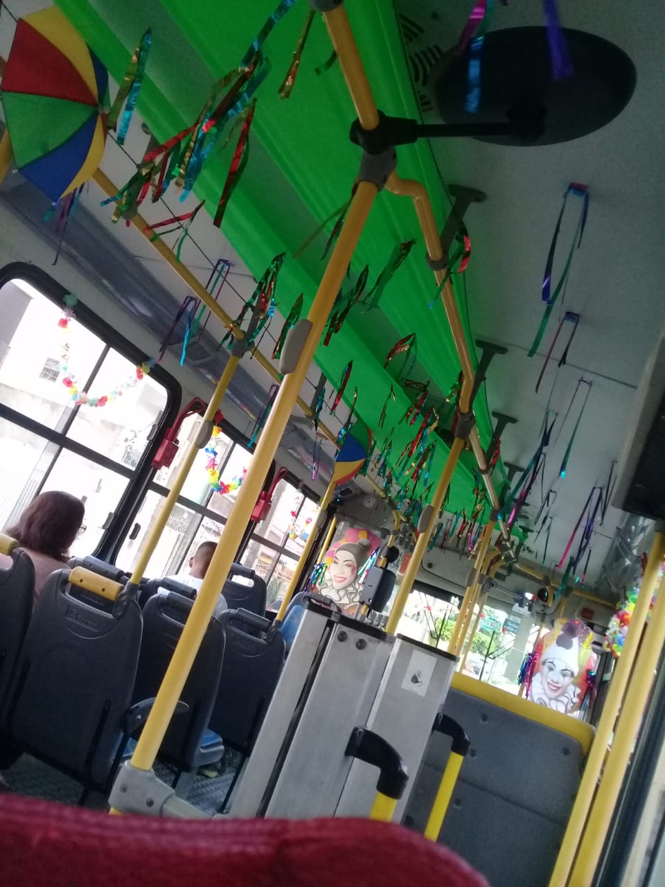 Natal: Ônibus urbanos enfeitados para o Carnaval 5 WhatsApp%2BImage%2B2019 02 26%2Bat%2B13.39.47