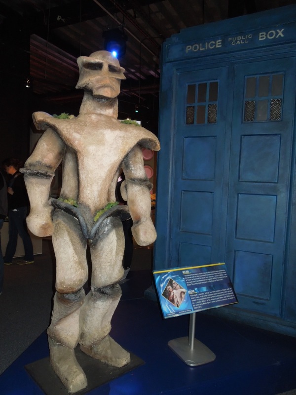 Hollywood Movie Costumes and Props Giant K1 Robot and Melkur statue