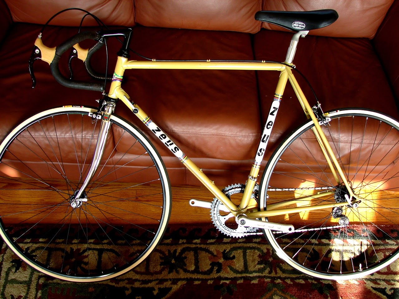 Velo Classics Zeus 2000 Bicycle With Black Zeus 2000 Titanium Group