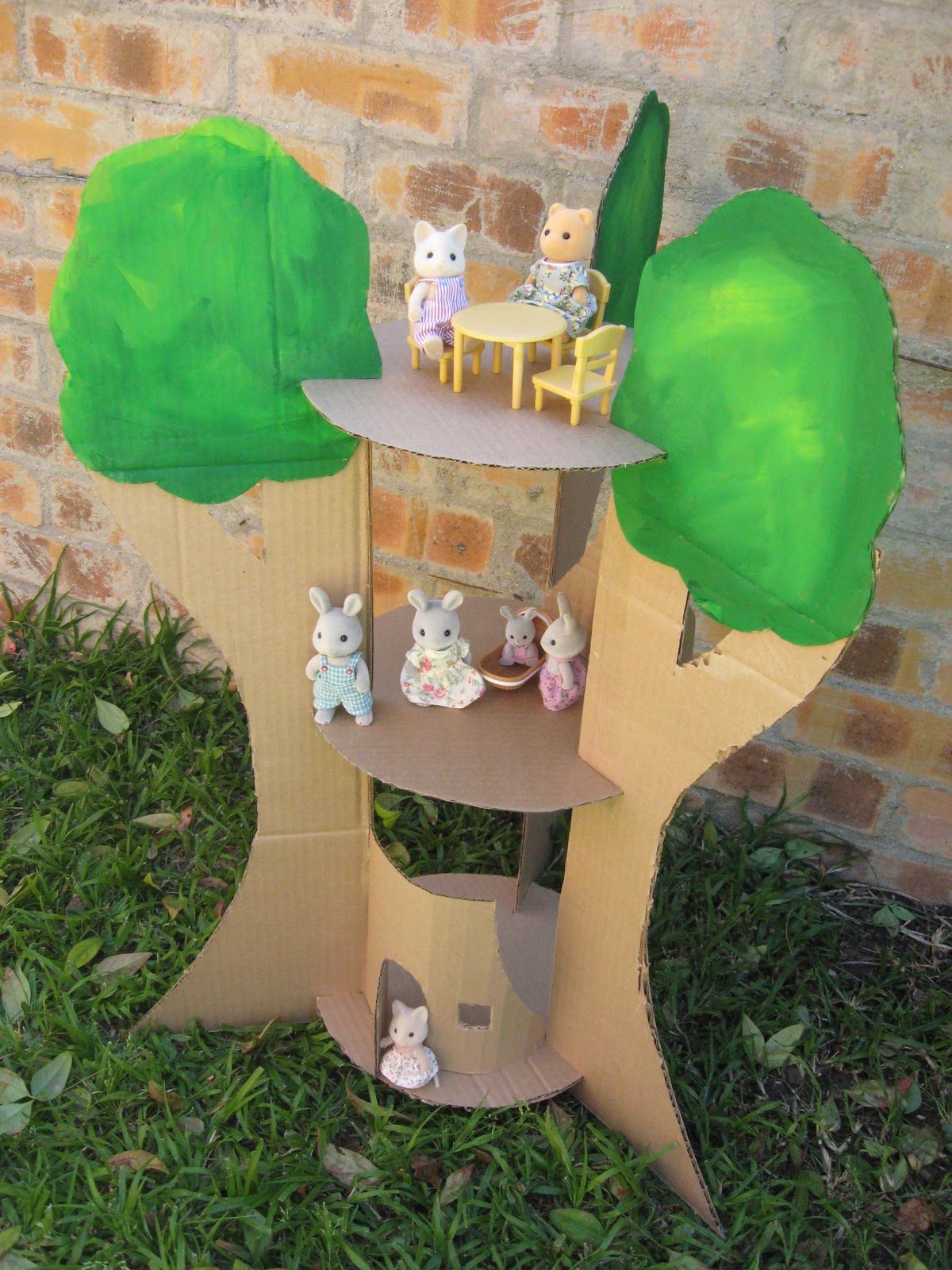 Childhood tree house descriptive essay picture