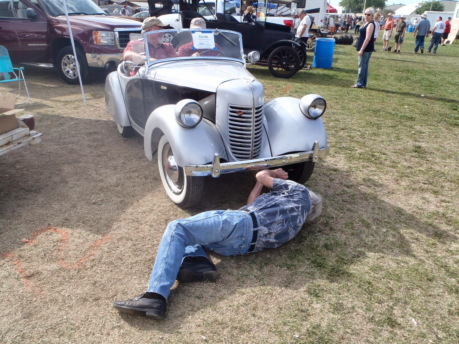 Fountainhead Antique Auto Museum: Bakersfield Swap Meet 2014