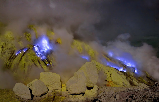 kawah ijen banyuwangi api biru kawah ijen