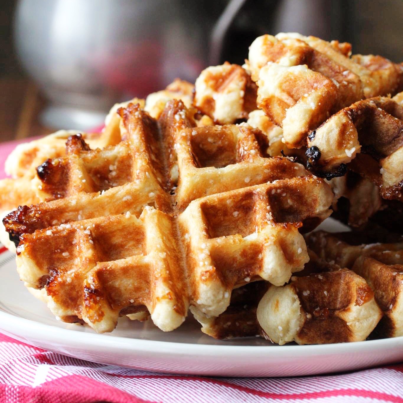 Gingerbread Waffles for a Holiday Breakfast - Jolly Tomato