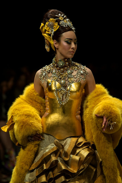 Guo Pei Stunned The Audience With Her Arabian 1002th Night Haute ...