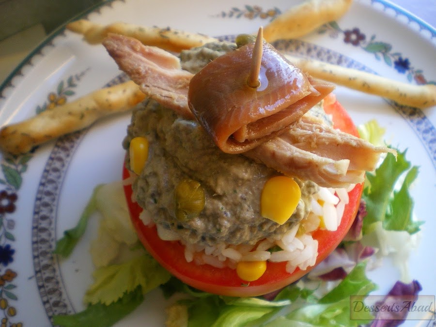 Tomates rellenos con paté de aceitunas y alcaparras