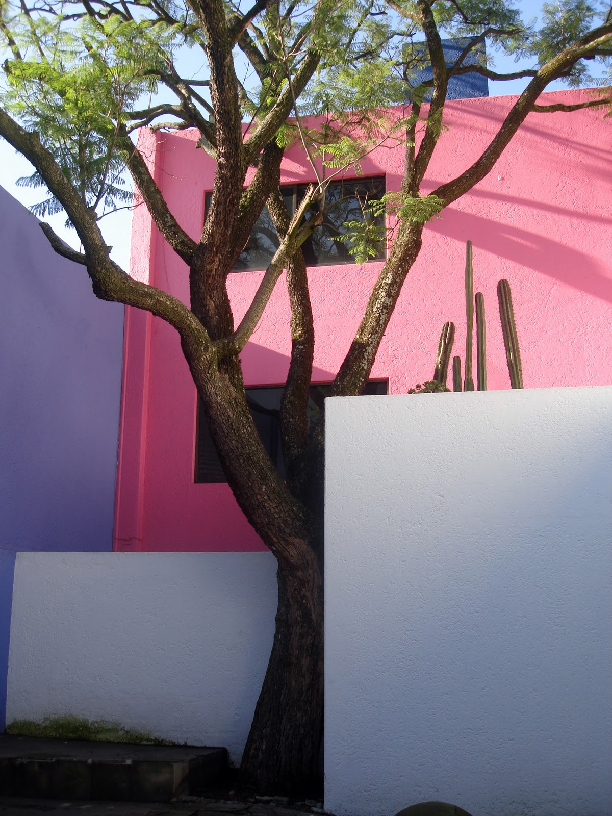 El Corredor GRISS: Colorful & Silent Architecture -Luis Barragan