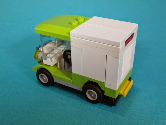 MOC LEGO carrinha antiga (4 wide)