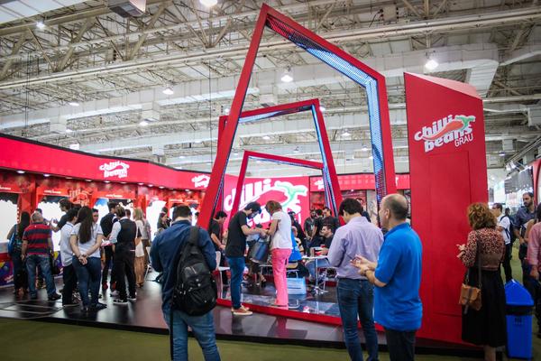 Chilli Beans anuncia expansão em óticas multimarcas durante Expo Abióptica